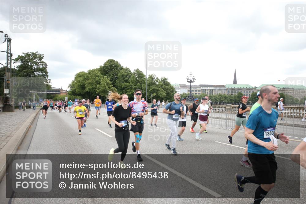 29.06.2025 - hella hamburg halbmarathon Jannik Wohlers http://msf.ph/oto/8495438 29.06.2025 10:55:24 Lombardsbrücke 3101, 3244, 4265, 4470, 4896, 5220, 5222, 5575, 6055, 6056, 6113, 6257, 6594, 7516, 7969, 8110, 8527, 8532, 8533, 8648, 9548, 9861, 9865, 9956, 10094, 10436, 10438, 10449, 10593, 11903, 11962, 11963, 12695, 13504, 14124, 14492, 15081, 15116, 15289, 15763, 15764, 16336, 16651, 16768, 16926, 17038, 17039, 17168, 17392, 18195, 18907 meine-sportfotos.de