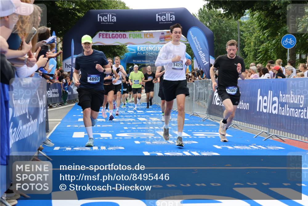 29.06.2025 - hella hamburg halbmarathon Strokosch-Dieckow http://msf.ph/oto/8495446 29.06.2025 10:41:29 Ziel 2579, 2797, 3204, 4893, 5987, 7774, 7796, 8358, 9885, 10783, 10894, 12588, 13457, 13714, 14275, 14555, 16084, 17159, 17882, 18412, 18442, 18491, 18509, 18573 meine-sportfotos.de