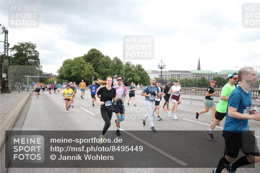 29.06.2025 - hella hamburg halbmarathon Jannik Wohlers http://msf.ph/oto/8495449 29.06.2025 10:55:24 Lombardsbrücke 3101, 3244, 4265, 4470, 4896, 5220, 5222, 5575, 6055, 6056, 6113, 6257, 6594, 7516, 7969, 8110, 8527, 8532, 8533, 8648, 9548, 9861, 9865, 9956, 10094, 10436, 10438, 10449, 10593, 11903, 11962, 11963, 12695, 13504, 14124, 14492, 15081, 15116, 15289, 15763, 15764, 16336, 16651, 16768, 16926, 17038, 17039, 17168, 17392, 18195, 18907 meine-sportfotos.de
