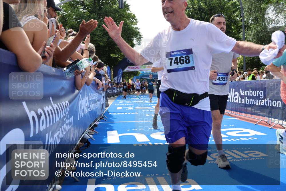 29.06.2025 - hella hamburg halbmarathon Strokosch-Dieckow http://msf.ph/oto/8495454 29.06.2025 11:32:16 Ziel 2278, 3345, 3396, 3397, 6057, 7468, 7497, 10470, 10674, 11453, 12423, 12424, 12813, 12851, 14559, 14743, 15465, 15603, 16256, 16898, 17104, 17291, 17404, 17961, 18433, 18823 meine-sportfotos.de