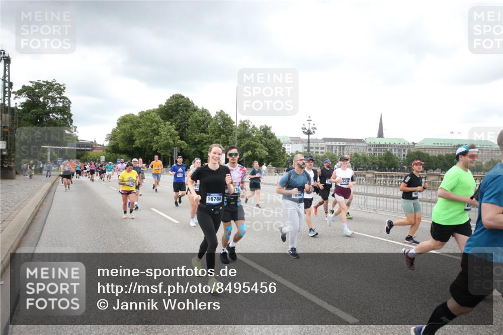 29.06.2025 - hella hamburg halbmarathon Jannik Wohlers http://msf.ph/oto/8495456 29.06.2025 10:55:24 Lombardsbrücke 3101, 3244, 4265, 4470, 4896, 5220, 5222, 5575, 6055, 6056, 6113, 6257, 6594, 7516, 7969, 8110, 8527, 8532, 8533, 8648, 9548, 9861, 9865, 9956, 10094, 10436, 10438, 10449, 10593, 11903, 11962, 11963, 12695, 13504, 14124, 14492, 15081, 15116, 15289, 15763, 15764, 16336, 16651, 16768, 16926, 17038, 17039, 17168, 17392, 18195, 18907 meine-sportfotos.de