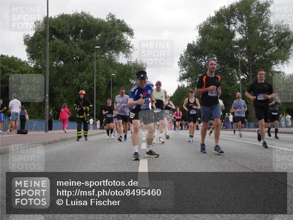 29.06.2025 - hella hamburg halbmarathon Luisa Fischer http://msf.ph/oto/8495460 29.06.2025 10:53:38 Kennedybrücke 4809, 2466, 4591, 5552, 5119, 10033, 19247, 1410, 1259, 1625, 3680, 4870, 5119, 5552, 6015, 7721, 7722, 8299, 10033 meine-sportfotos.de