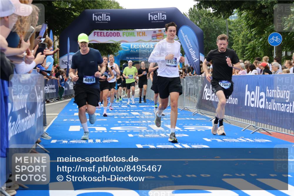 29.06.2025 - hella hamburg halbmarathon Strokosch-Dieckow http://msf.ph/oto/8495467 29.06.2025 10:41:29 Ziel 2579, 2797, 3204, 4893, 5987, 7774, 7796, 8358, 9885, 10783, 10894, 12588, 13457, 13714, 14275, 14555, 16084, 17159, 17882, 18412, 18442, 18491, 18509, 18573 meine-sportfotos.de