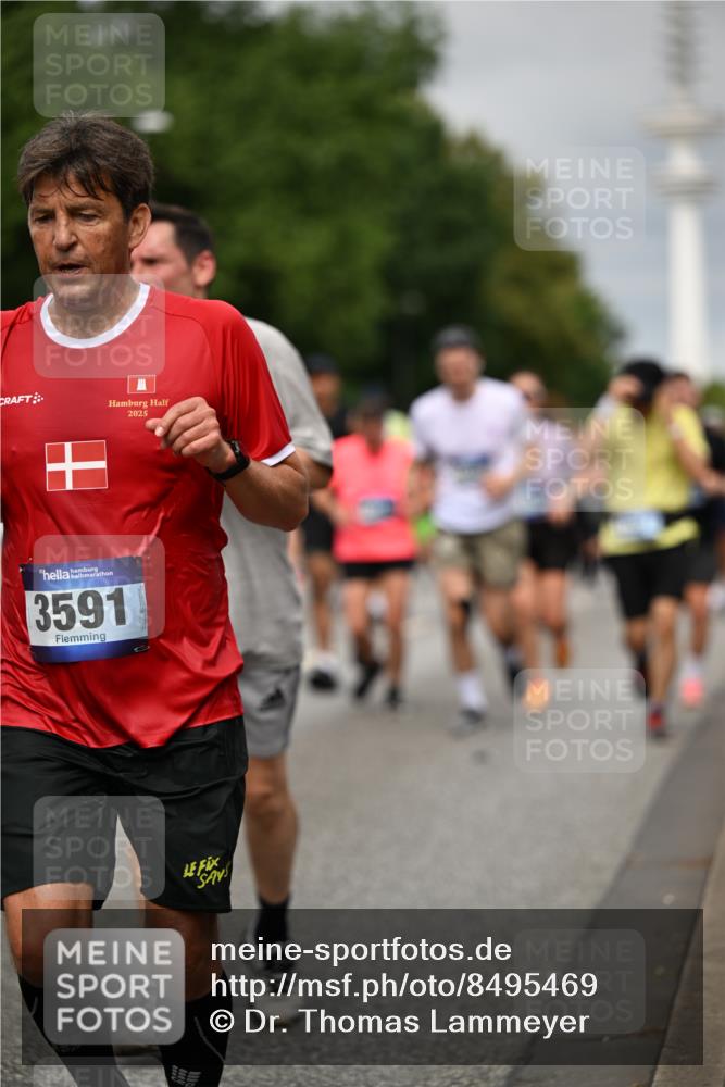 29.06.2025 - hella hamburg halbmarathon Dr. Thomas Lammeyer http://msf.ph/oto/8495469 29.06.2025 10:23:02 Kennedybrücke 1349, 1521, 2096, 2311, 2781, 3026, 3202, 3321, 3529, 3591, 3592, 4718, 4845, 5049, 5264, 5266, 5323, 5611, 5733, 5910, 6194, 6413, 6477, 6482, 7051, 7121, 7214, 7454, 7566, 7844, 8665, 8799, 9505, 9549, 9652, 9658, 9756, 9757, 9964, 10037, 10172, 10467, 10502, 10687, 10816, 10856, 11020 meine-sportfotos.de