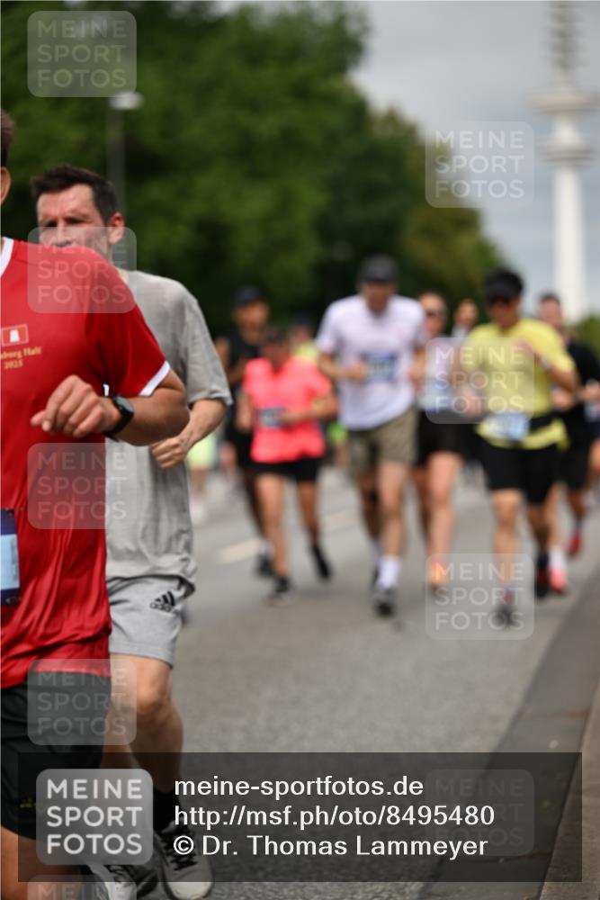 29.06.2025 - hella hamburg halbmarathon Dr. Thomas Lammeyer http://msf.ph/oto/8495480 29.06.2025 10:23:02 Kennedybrücke 1349, 1521, 2096, 2311, 2781, 3026, 3202, 3321, 3529, 3591, 3592, 4718, 4845, 5049, 5264, 5266, 5323, 5611, 5733, 5910, 6194, 6413, 6477, 6482, 7051, 7121, 7214, 7454, 7566, 7844, 8665, 8799, 9505, 9549, 9652, 9658, 9756, 9757, 9964, 10037, 10172, 10467, 10502, 10687, 10816, 10856, 11020 meine-sportfotos.de