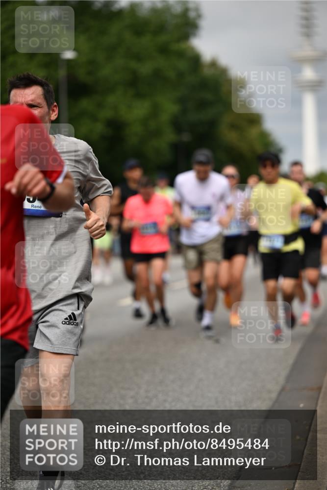 29.06.2025 - hella hamburg halbmarathon Dr. Thomas Lammeyer http://msf.ph/oto/8495484 29.06.2025 10:23:02 Kennedybrücke 1349, 1521, 2096, 2311, 2781, 3026, 3202, 3321, 3529, 3591, 3592, 4718, 4845, 5049, 5264, 5266, 5323, 5611, 5733, 5910, 6194, 6413, 6477, 6482, 7051, 7121, 7214, 7454, 7566, 7844, 8665, 8799, 9505, 9549, 9652, 9658, 9756, 9757, 9964, 10037, 10172, 10467, 10502, 10687, 10816, 10856, 11020 meine-sportfotos.de