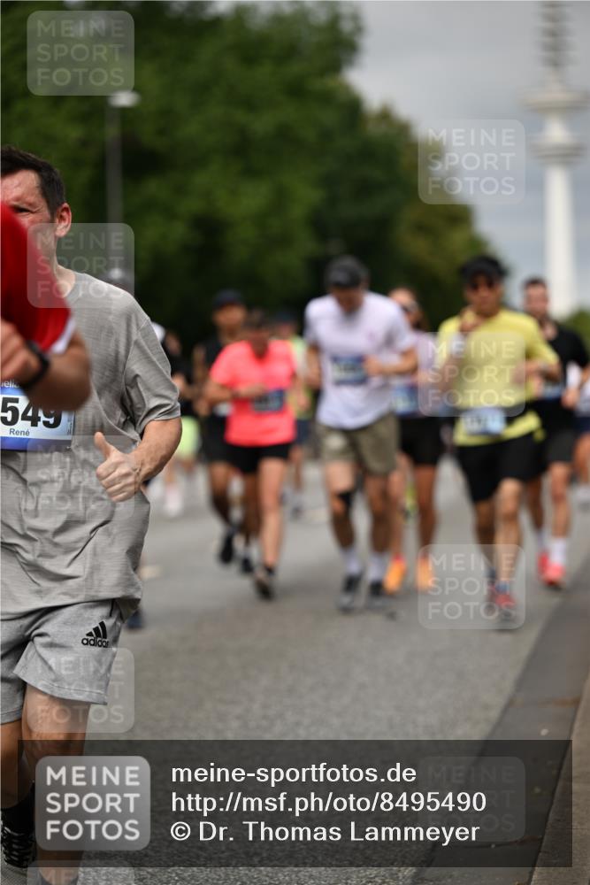 29.06.2025 - hella hamburg halbmarathon Dr. Thomas Lammeyer http://msf.ph/oto/8495490 29.06.2025 10:23:03 Kennedybrücke 1349, 1521, 2096, 2311, 2781, 3026, 3202, 3321, 3529, 3591, 3592, 4718, 4845, 5049, 5264, 5266, 5323, 5611, 5733, 5910, 6194, 6413, 6477, 6482, 7051, 7214, 7454, 7566, 7844, 8665, 8799, 9505, 9549, 9652, 9658, 9756, 9757, 9964, 10037, 10172, 10467, 10502, 10687, 10816, 10856, 11020 meine-sportfotos.de