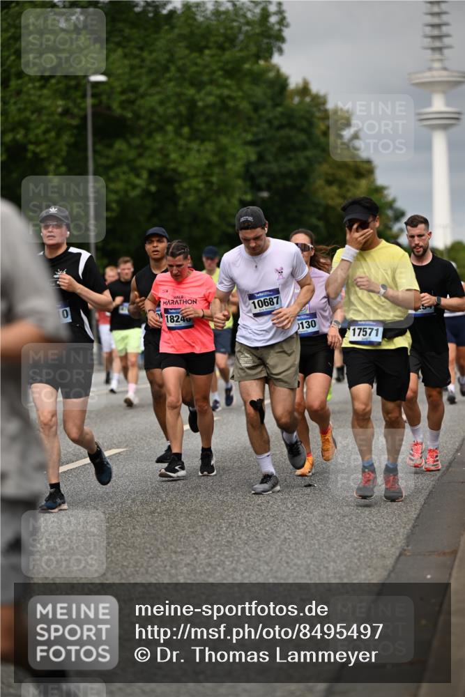 29.06.2025 - hella hamburg halbmarathon Dr. Thomas Lammeyer http://msf.ph/oto/8495497 29.06.2025 10:23:03 Kennedybrücke 1349, 1521, 2096, 2311, 2781, 3026, 3202, 3321, 3529, 3591, 3592, 4718, 4845, 5049, 5264, 5266, 5323, 5611, 5733, 5910, 6194, 6413, 6477, 6482, 7051, 7214, 7454, 7566, 7844, 8665, 8799, 9505, 9549, 9652, 9658, 9756, 9757, 9964, 10037, 10172, 10467, 10502, 10687, 10816, 10856, 11020 meine-sportfotos.de