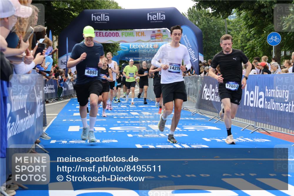 29.06.2025 - hella hamburg halbmarathon Strokosch-Dieckow http://msf.ph/oto/8495511 29.06.2025 10:41:29 Ziel 2579, 2797, 3204, 4893, 5987, 7774, 7796, 8358, 9885, 10783, 10894, 12588, 13457, 13714, 14275, 14555, 16084, 17159, 17882, 18412, 18442, 18491, 18509, 18573 meine-sportfotos.de