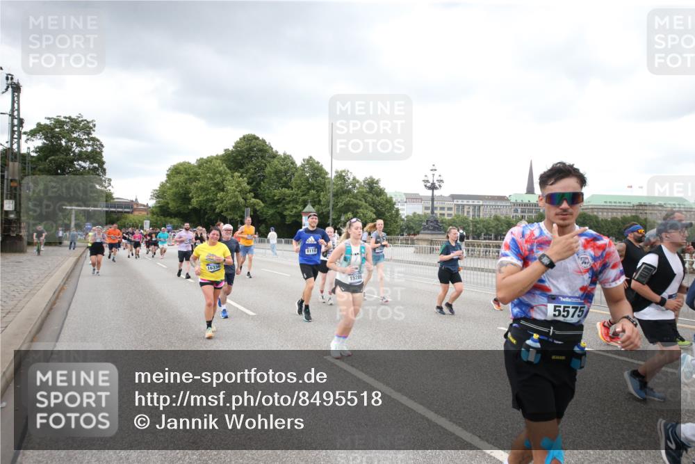 29.06.2025 - hella hamburg halbmarathon Jannik Wohlers http://msf.ph/oto/8495518 29.06.2025 10:55:26 Lombardsbrücke 2793, 3101, 3244, 4265, 4470, 4896, 5220, 5222, 5575, 6055, 6056, 6113, 6257, 6594, 7516, 7969, 8110, 8527, 8532, 8533, 8648, 9548, 9861, 9865, 9956, 10436, 10438, 10449, 10593, 11903, 11962, 11963, 12695, 13504, 13627, 14124, 14221, 14492, 15116, 15199, 15289, 15763, 15764, 16336, 16413, 16651, 16768, 16926, 17038, 17039, 17168, 17392, 18195, 18329, 18907 meine-sportfotos.de