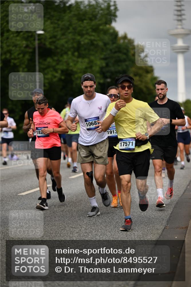 29.06.2025 - hella hamburg halbmarathon Dr. Thomas Lammeyer http://msf.ph/oto/8495527 29.06.2025 10:23:04 Kennedybrücke 1349, 1521, 2096, 2311, 2781, 3026, 3202, 3321, 3529, 3591, 3592, 4718, 4845, 5049, 5098, 5264, 5266, 5323, 5611, 5733, 5910, 6194, 6413, 6477, 6482, 7051, 7214, 7454, 7566, 7844, 8575, 8665, 8799, 9505, 9549, 9652, 9658, 9756, 9757, 9964, 10037, 10172, 10467, 10687, 10816, 11020 meine-sportfotos.de