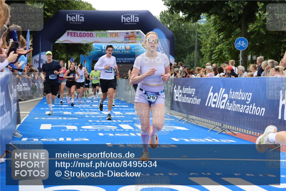 29.06.2025 - hella hamburg halbmarathon Strokosch-Dieckow http://msf.ph/oto/8495534 29.06.2025 10:41:27 Ziel 1570, 2579, 2797, 3204, 4893, 5987, 6771, 7432, 7774, 7796, 8358, 9885, 10783, 10894, 12588, 13457, 14275, 14555, 16084, 16816, 17159, 17882, 18412, 18442, 18491, 18509, 18573 meine-sportfotos.de