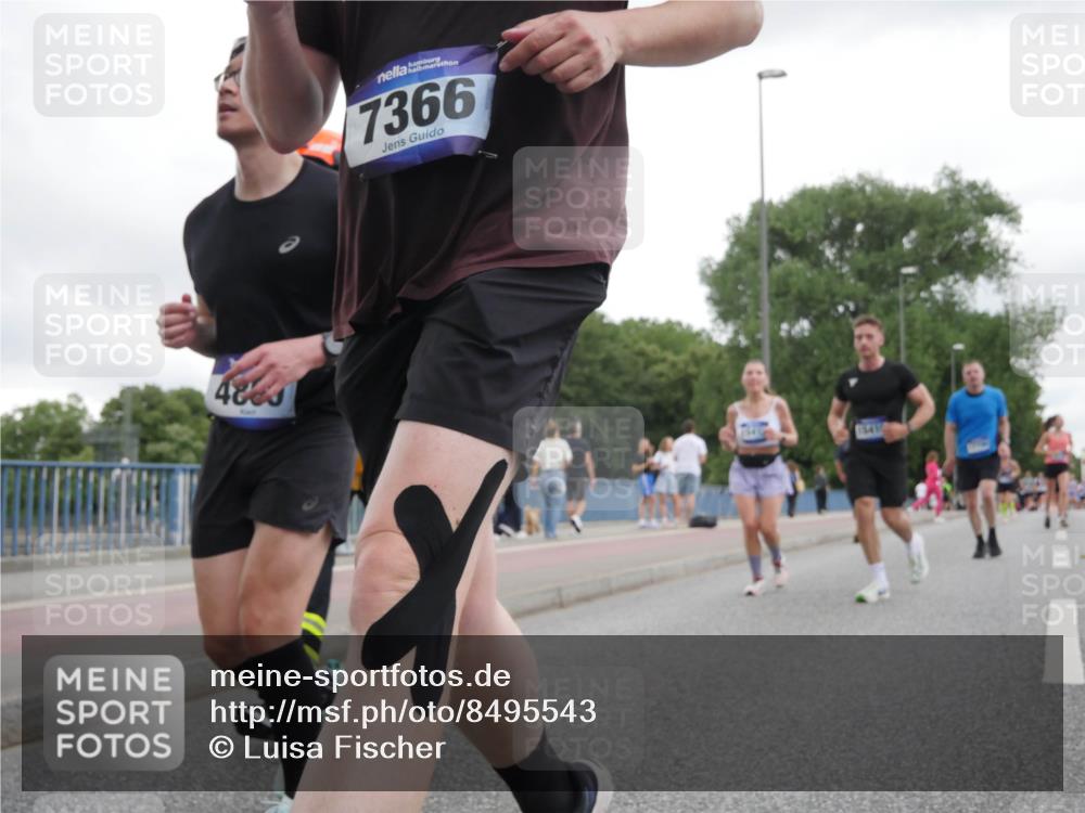 29.06.2025 - hella hamburg halbmarathon Luisa Fischer http://msf.ph/oto/8495543 29.06.2025 10:53:45 Kennedybrücke 4883, 7366, 16410, 1259, 1487, 1511, 1625, 2047, 4642, 4870, 5119, 5552, 6015, 10033 meine-sportfotos.de