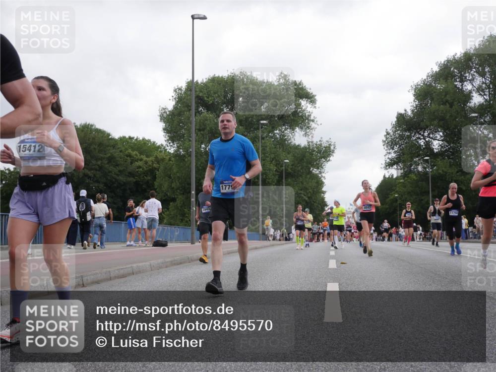 29.06.2025 - hella hamburg halbmarathon Luisa Fischer http://msf.ph/oto/8495570 29.06.2025 10:53:47 Kennedybrücke 15412, 3943, 1779, 4642, 11760, 1487, 1511, 1625, 2047, 4642, 4870, 6015 meine-sportfotos.de