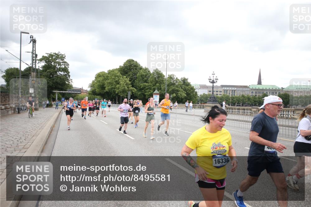 29.06.2025 - hella hamburg halbmarathon Jannik Wohlers http://msf.ph/oto/8495581 29.06.2025 10:55:28 Lombardsbrücke 2793, 3101, 3244, 3268, 4265, 4470, 4473, 4896, 5220, 5222, 5306, 5575, 5994, 6055, 6056, 6113, 6257, 6594, 7516, 7969, 8110, 8527, 8532, 8533, 8648, 9548, 9861, 9865, 9956, 10436, 10438, 10449, 10593, 10640, 11903, 11962, 11963, 12267, 12695, 13055, 13504, 13627, 14124, 14221, 14492, 15116, 15199, 15289, 15763, 15764, 16336, 16413, 16651, 16768, 16926, 17038, 17039, 17168, 17392, 18195, 18329, 18907 meine-sportfotos.de