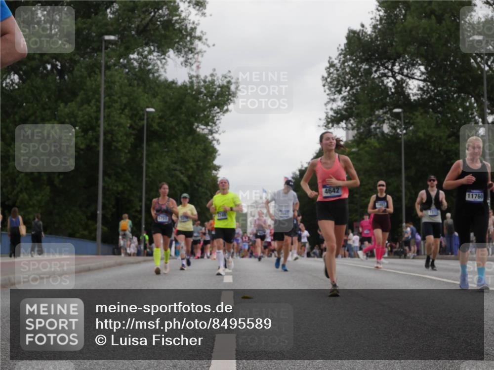 29.06.2025 - hella hamburg halbmarathon Luisa Fischer http://msf.ph/oto/8495589 29.06.2025 10:53:47 Kennedybrücke 5751, 4642, 11760, 1487, 1511, 1625, 2047, 4642, 4870, 6015 meine-sportfotos.de
