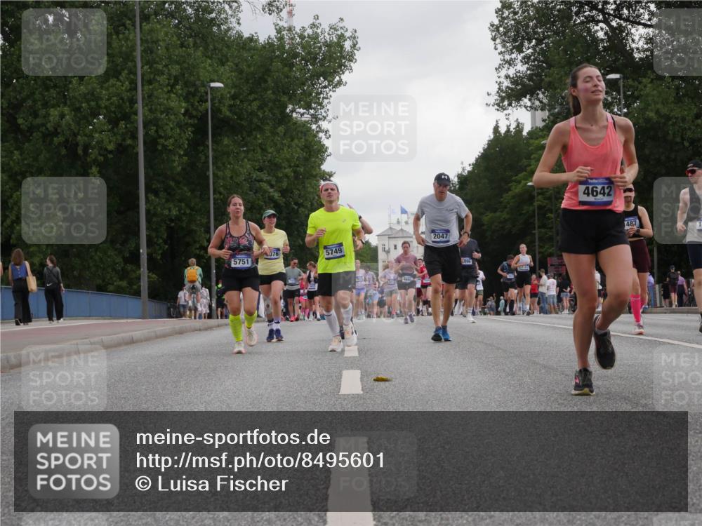 29.06.2025 - hella hamburg halbmarathon Luisa Fischer http://msf.ph/oto/8495601 29.06.2025 10:53:48 Kennedybrücke 076, 5751, 5749, 469, 2047, 096, 4642, 487, 1487, 1511, 1625, 2047, 4642, 4870, 6015, 9096 meine-sportfotos.de