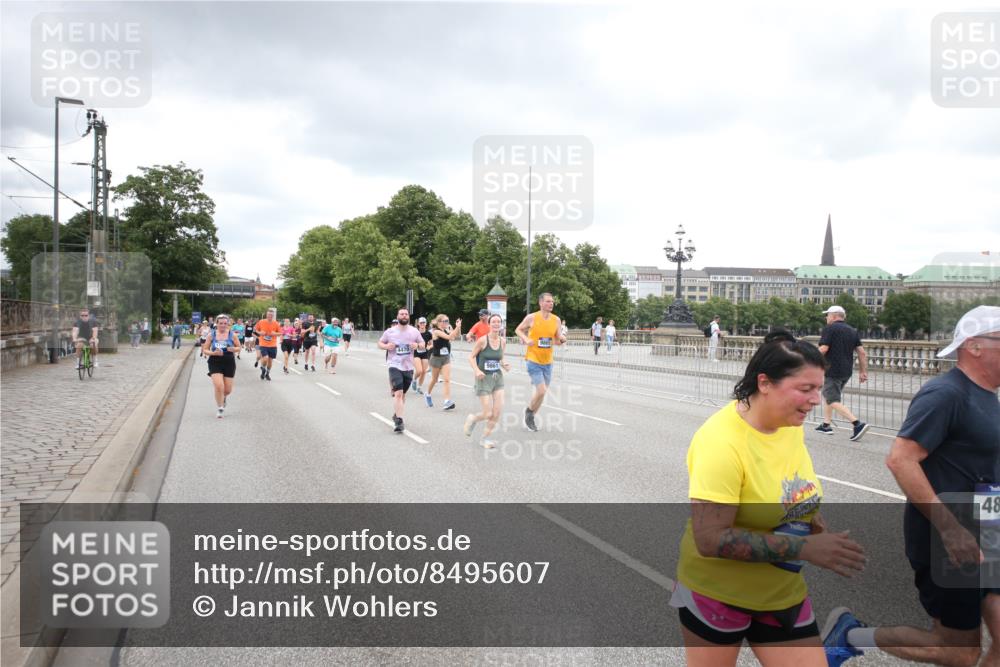 29.06.2025 - hella hamburg halbmarathon Jannik Wohlers http://msf.ph/oto/8495607 29.06.2025 10:55:28 Lombardsbrücke 2793, 3101, 3244, 3268, 4265, 4470, 4473, 4896, 5220, 5222, 5306, 5575, 5994, 6055, 6056, 6113, 6257, 6594, 7516, 7969, 8110, 8527, 8532, 8533, 8648, 9548, 9861, 9865, 9956, 10436, 10438, 10449, 10593, 10640, 11903, 11962, 11963, 12267, 12695, 13055, 13504, 13627, 14124, 14221, 14492, 15116, 15199, 15289, 15763, 15764, 16336, 16413, 16651, 16768, 16926, 17038, 17039, 17168, 17392, 18195, 18329, 18907 meine-sportfotos.de