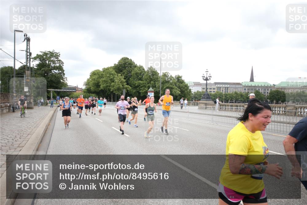 29.06.2025 - hella hamburg halbmarathon Jannik Wohlers http://msf.ph/oto/8495616 29.06.2025 10:55:28 Lombardsbrücke 2793, 3101, 3244, 3268, 4265, 4470, 4473, 4896, 5220, 5222, 5306, 5575, 5994, 6055, 6056, 6113, 6257, 6594, 7516, 7969, 8110, 8527, 8532, 8533, 8648, 9548, 9861, 9865, 9956, 10436, 10438, 10449, 10593, 10640, 11903, 11962, 11963, 12267, 12695, 13055, 13504, 13627, 14124, 14221, 14492, 15116, 15199, 15289, 15763, 15764, 16336, 16413, 16651, 16768, 16926, 17038, 17039, 17168, 17392, 18195, 18329, 18907 meine-sportfotos.de