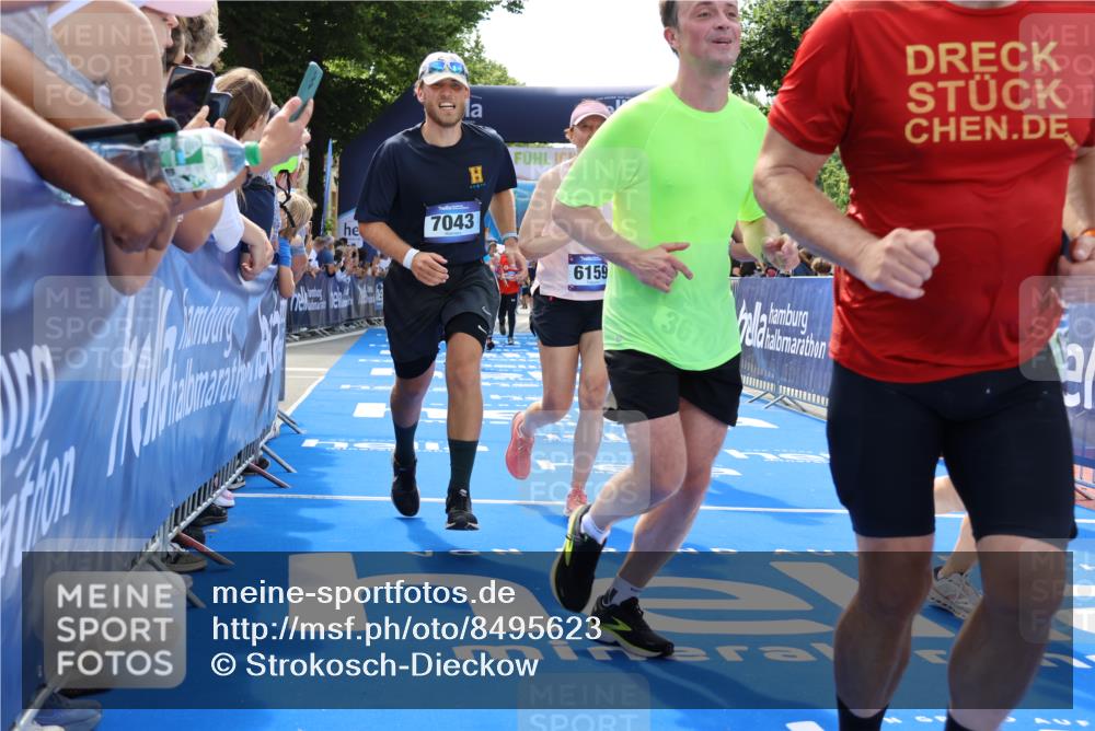 29.06.2025 - hella hamburg halbmarathon Strokosch-Dieckow http://msf.ph/oto/8495623 29.06.2025 11:32:28 Ziel 2278, 2376, 2464, 3022, 3670, 4559, 5126, 5659, 5821, 6159, 7043, 7071, 7111, 7898, 8170, 8277, 10828, 12303, 14743, 15072, 15077, 15409, 15465, 15487, 17149, 17157, 17352, 18296 meine-sportfotos.de