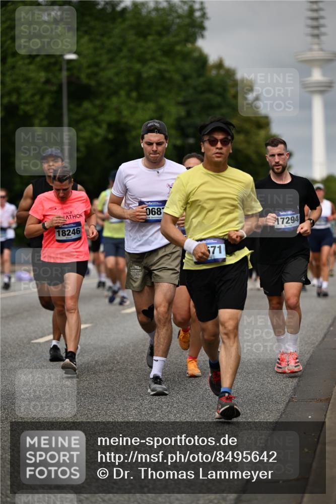 29.06.2025 - hella hamburg halbmarathon Dr. Thomas Lammeyer http://msf.ph/oto/8495642 29.06.2025 10:23:04 Kennedybrücke 1349, 1521, 2096, 2311, 2781, 3026, 3202, 3321, 3529, 3591, 3592, 4718, 4845, 5049, 5098, 5264, 5266, 5323, 5611, 5733, 5910, 6194, 6413, 6477, 6482, 7051, 7214, 7454, 7566, 7844, 8575, 8665, 8799, 9505, 9549, 9652, 9658, 9756, 9757, 9964, 10037, 10172, 10467, 10687, 10816, 11020 meine-sportfotos.de