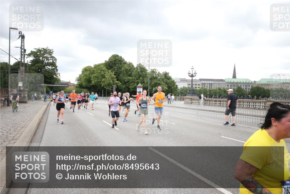 29.06.2025 - hella hamburg halbmarathon Jannik Wohlers http://msf.ph/oto/8495643 29.06.2025 10:55:28 Lombardsbrücke 2793, 3101, 3244, 3268, 4265, 4470, 4473, 4896, 5220, 5222, 5306, 5575, 5994, 6055, 6056, 6113, 6257, 6594, 7516, 7969, 8110, 8527, 8532, 8533, 8648, 9548, 9861, 9865, 9956, 10436, 10438, 10449, 10593, 10640, 11903, 11962, 11963, 12267, 12695, 13055, 13504, 13627, 14124, 14221, 14492, 15116, 15199, 15289, 15763, 15764, 16336, 16413, 16651, 16768, 16926, 17038, 17039, 17168, 17392, 18195, 18329, 18907 meine-sportfotos.de