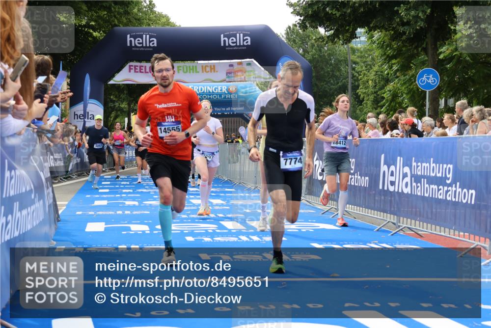 29.06.2025 - hella hamburg halbmarathon Strokosch-Dieckow http://msf.ph/oto/8495651 29.06.2025 10:41:26 Ziel 1570, 2579, 2797, 3204, 4303, 4893, 5987, 6771, 7432, 7774, 7796, 8358, 10783, 10894, 12588, 13457, 14275, 14555, 16816, 17159, 17882, 18412, 18442, 18491, 18509, 18573 meine-sportfotos.de