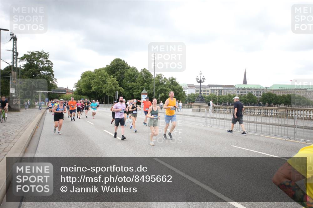 29.06.2025 - hella hamburg halbmarathon Jannik Wohlers http://msf.ph/oto/8495662 29.06.2025 10:55:29 Lombardsbrücke 2793, 3101, 3268, 4265, 4470, 4473, 4896, 5220, 5222, 5306, 5575, 5994, 6055, 6056, 6113, 6257, 6494, 6594, 7516, 7616, 7969, 8110, 8532, 8533, 8648, 9548, 9838, 9861, 9865, 9956, 10436, 10438, 10449, 10593, 10640, 11903, 11962, 11963, 12267, 12695, 13055, 13504, 13627, 14124, 14221, 14492, 15116, 15199, 15289, 15763, 15764, 16336, 16413, 16651, 16768, 16926, 16960, 17038, 17039, 17168, 17392, 18195, 18329, 18907 meine-sportfotos.de
