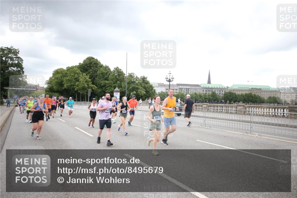 29.06.2025 - hella hamburg halbmarathon Jannik Wohlers http://msf.ph/oto/8495679 29.06.2025 10:55:29 Lombardsbrücke 2793, 3101, 3268, 4265, 4470, 4473, 4896, 5220, 5222, 5306, 5575, 5994, 6055, 6056, 6113, 6257, 6494, 6594, 7516, 7616, 7969, 8110, 8532, 8533, 8648, 9548, 9838, 9861, 9865, 9956, 10436, 10438, 10449, 10593, 10640, 11903, 11962, 11963, 12267, 12695, 13055, 13504, 13627, 14124, 14221, 14492, 15116, 15199, 15289, 15763, 15764, 16336, 16413, 16651, 16768, 16926, 16960, 17038, 17039, 17168, 17392, 18195, 18329, 18907 meine-sportfotos.de