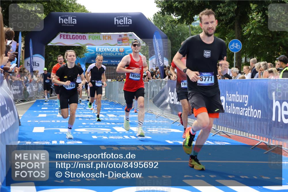 29.06.2025 - hella hamburg halbmarathon Strokosch-Dieckow http://msf.ph/oto/8495692 29.06.2025 10:41:24 Ziel 1570, 2579, 2797, 3204, 4303, 4893, 5987, 6771, 7432, 7774, 7796, 8358, 10783, 12588, 13457, 13876, 14555, 16816, 17159, 17882, 18412, 18509, 18573, 18764 meine-sportfotos.de