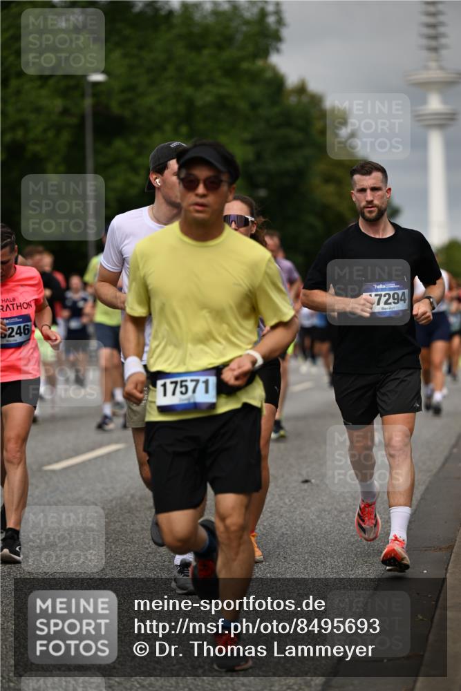 29.06.2025 - hella hamburg halbmarathon Dr. Thomas Lammeyer http://msf.ph/oto/8495693 29.06.2025 10:23:05 Kennedybrücke 1349, 1521, 1718, 2096, 2311, 2781, 3026, 3321, 3529, 3591, 3592, 4718, 4845, 5049, 5098, 5264, 5266, 5323, 5611, 5733, 5910, 6194, 6413, 6477, 6482, 7051, 7214, 7454, 7566, 7844, 8575, 8665, 8799, 9549, 9652, 9658, 9756, 9757, 9964, 10037, 10172, 10467, 10687, 10816 meine-sportfotos.de
