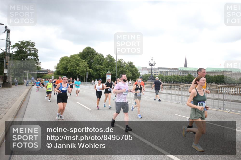 29.06.2025 - hella hamburg halbmarathon Jannik Wohlers http://msf.ph/oto/8495705 29.06.2025 10:55:30 Lombardsbrücke 2793, 3101, 3268, 4265, 4470, 4473, 4896, 5220, 5222, 5306, 5575, 5994, 6055, 6056, 6113, 6257, 6494, 6594, 7516, 7616, 7969, 8110, 8532, 8533, 8648, 9548, 9838, 9861, 9865, 9956, 10436, 10438, 10449, 10640, 11903, 11962, 11963, 12267, 12695, 13055, 13504, 13627, 14124, 14221, 14281, 14492, 15116, 15199, 15289, 15763, 15764, 16336, 16413, 16651, 16768, 16960, 17038, 17039, 17168, 17392, 18195, 18329, 18907 meine-sportfotos.de