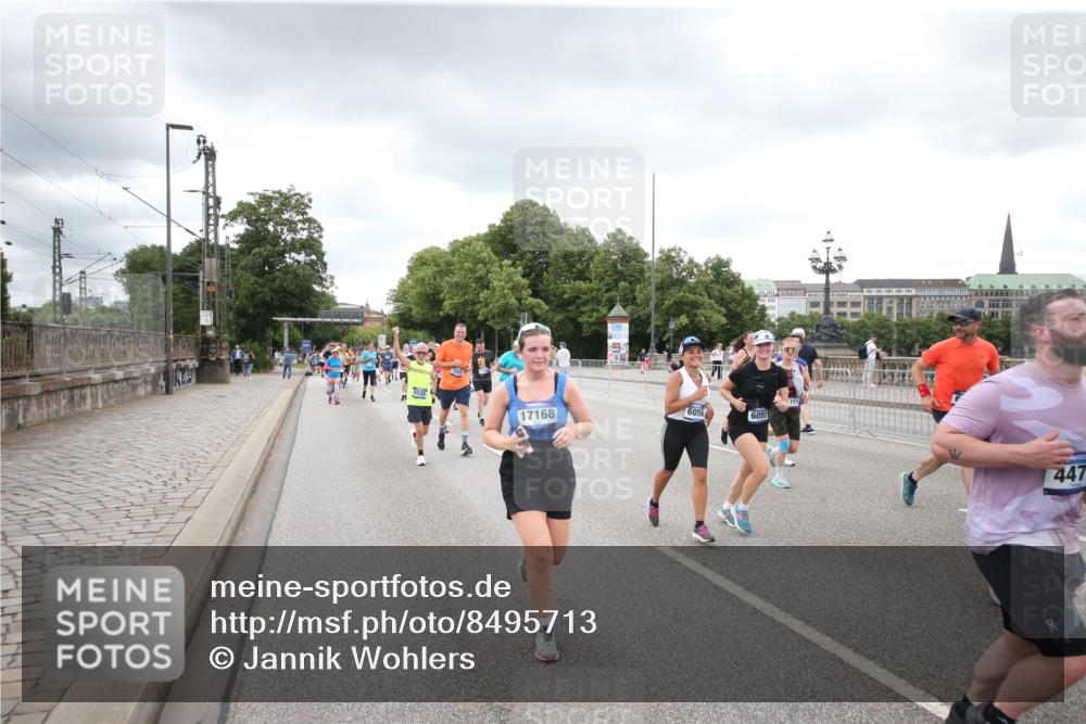 29.06.2025 - hella hamburg halbmarathon Jannik Wohlers http://msf.ph/oto/8495713 29.06.2025 10:55:31 Lombardsbrücke 2793, 3101, 3268, 4265, 4470, 4473, 4896, 5220, 5306, 5575, 5994, 6055, 6056, 6113, 6257, 6494, 6594, 7516, 7616, 7969, 8110, 8532, 8533, 8648, 9548, 9838, 9861, 9865, 9956, 10436, 10438, 10449, 10640, 11903, 11962, 11963, 12267, 13055, 13504, 13627, 14124, 14221, 14280, 14281, 14492, 15199, 15289, 15763, 15764, 16413, 16651, 16768, 16960, 17038, 17039, 17168, 18195, 18329, 18907 meine-sportfotos.de