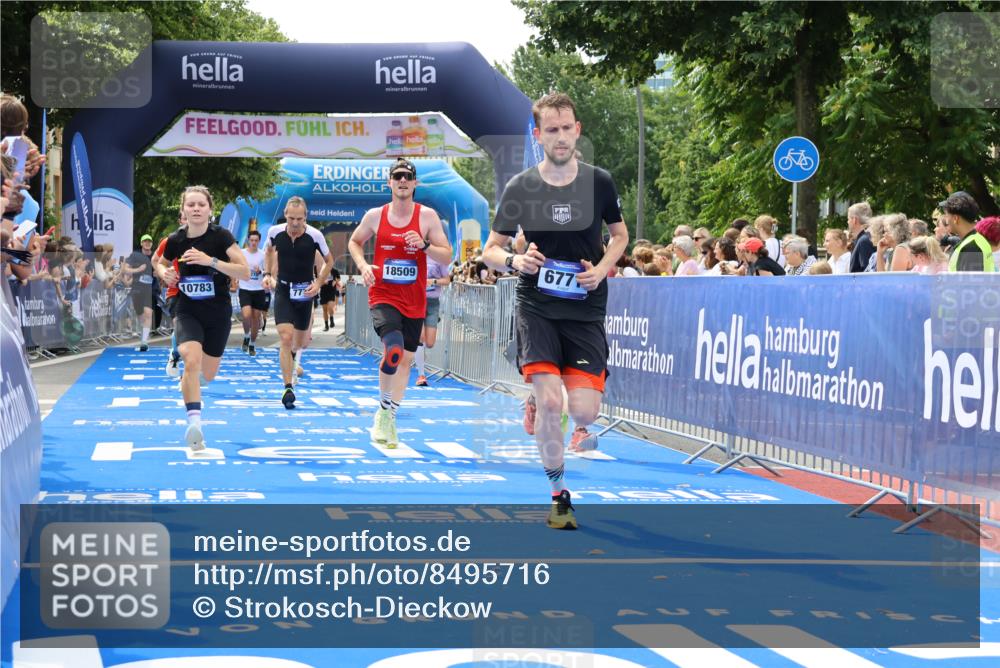 29.06.2025 - hella hamburg halbmarathon Strokosch-Dieckow http://msf.ph/oto/8495716 29.06.2025 10:41:23 Ziel 1570, 2579, 2797, 3204, 4303, 4893, 5987, 6771, 7432, 7774, 7796, 10783, 12588, 13876, 14555, 16816, 17159, 17882, 18412, 18509, 18573, 18764 meine-sportfotos.de