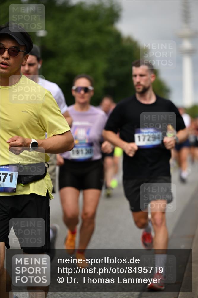 29.06.2025 - hella hamburg halbmarathon Dr. Thomas Lammeyer http://msf.ph/oto/8495719 29.06.2025 10:23:05 Kennedybrücke 1349, 1521, 1718, 2096, 2311, 2781, 3026, 3321, 3529, 3591, 3592, 4718, 4845, 5049, 5098, 5264, 5266, 5323, 5611, 5733, 5910, 6194, 6413, 6477, 6482, 7051, 7214, 7454, 7566, 7844, 8575, 8665, 8799, 9549, 9652, 9658, 9756, 9757, 9964, 10037, 10172, 10467, 10687, 10816 meine-sportfotos.de