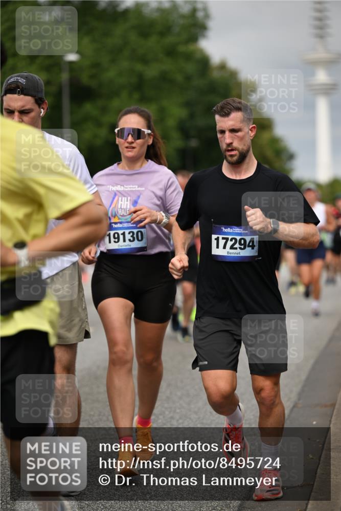 29.06.2025 - hella hamburg halbmarathon Dr. Thomas Lammeyer http://msf.ph/oto/8495724 29.06.2025 10:23:06 Kennedybrücke 1349, 1521, 1718, 2096, 2311, 2781, 3026, 3321, 3529, 3591, 3592, 4718, 4845, 5049, 5098, 5264, 5266, 5323, 5611, 5910, 6194, 6413, 6477, 6482, 7051, 7214, 7454, 7566, 7844, 8575, 8799, 9549, 9652, 9658, 9756, 9757, 9964, 10037, 10172, 10467, 10687, 10816, 11081 meine-sportfotos.de
