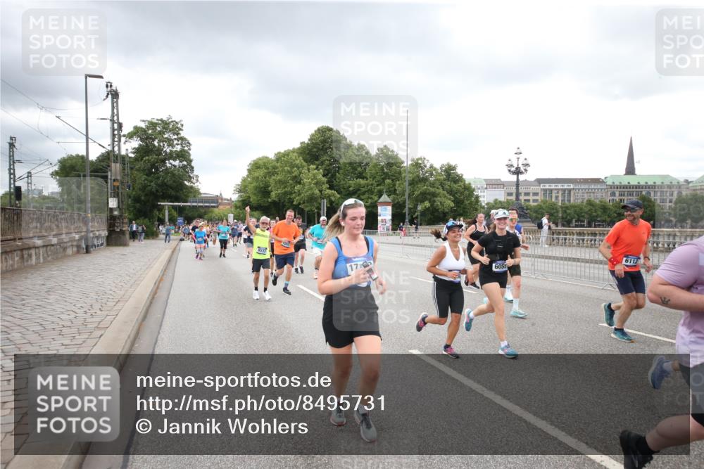 29.06.2025 - hella hamburg halbmarathon Jannik Wohlers http://msf.ph/oto/8495731 29.06.2025 10:55:31 Lombardsbrücke 2793, 3101, 3268, 4265, 4470, 4473, 4896, 5220, 5306, 5575, 5994, 6055, 6056, 6113, 6257, 6494, 6594, 7516, 7616, 7969, 8110, 8532, 8533, 8648, 9548, 9838, 9861, 9865, 9956, 10436, 10438, 10449, 10640, 11903, 11962, 11963, 12267, 13055, 13504, 13627, 14124, 14221, 14280, 14281, 14492, 15199, 15289, 15763, 15764, 16413, 16651, 16768, 16960, 17038, 17039, 17168, 18195, 18329, 18907 meine-sportfotos.de