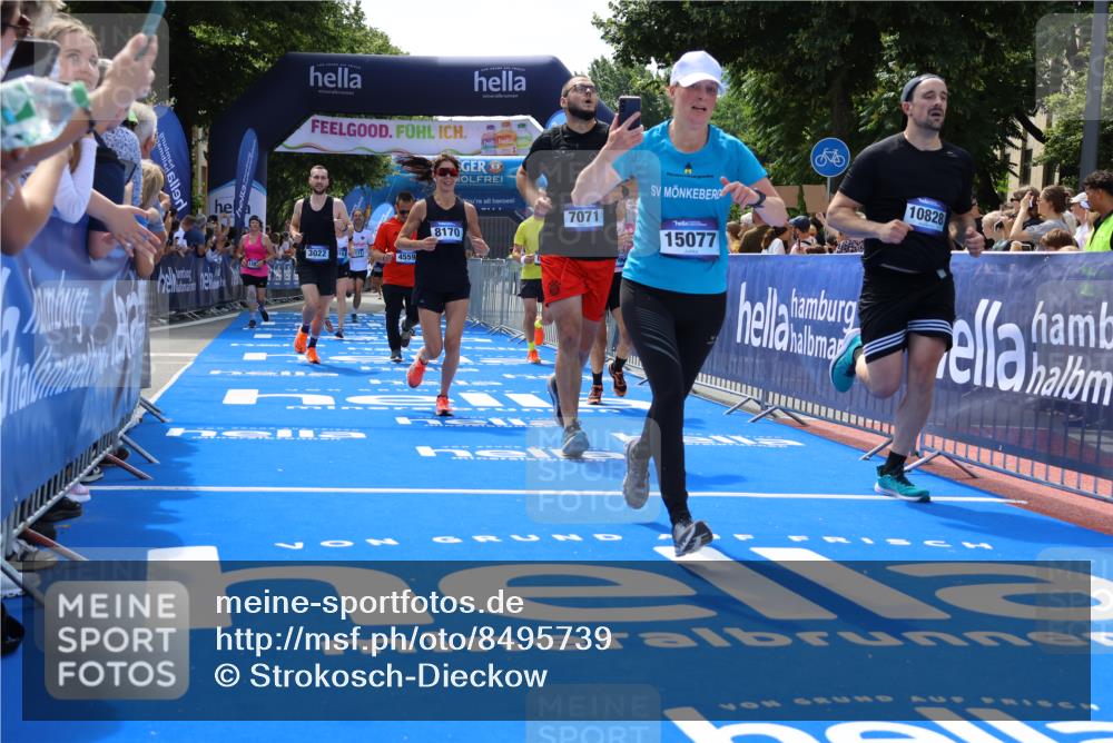29.06.2025 - hella hamburg halbmarathon Strokosch-Dieckow http://msf.ph/oto/8495739 29.06.2025 11:32:31 Ziel 2376, 2464, 3022, 3670, 4559, 5126, 5659, 5821, 6159, 6310, 7043, 7071, 7111, 7898, 8170, 8277, 10828, 12303, 15016, 15072, 15077, 15409, 15487, 17149, 17157, 17352, 18296 meine-sportfotos.de