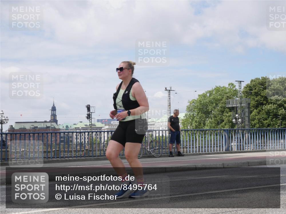 29.06.2025 - hella hamburg halbmarathon Luisa Fischer http://msf.ph/oto/8495764 29.06.2025 11:41:36 Kennedybrücke 10195 meine-sportfotos.de