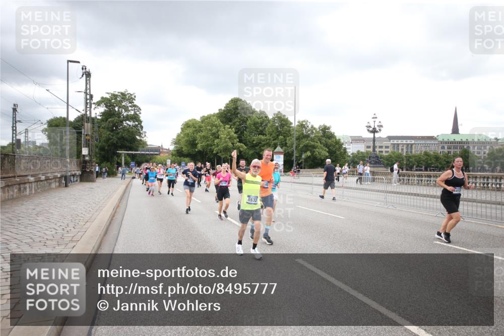 29.06.2025 - hella hamburg halbmarathon Jannik Wohlers http://msf.ph/oto/8495777 29.06.2025 10:55:33 Lombardsbrücke 1909, 2793, 3268, 4265, 4470, 4473, 4836, 4896, 5306, 5994, 6055, 6056, 6113, 6257, 6494, 6594, 7516, 7616, 7969, 8110, 8532, 8533, 9548, 9838, 9861, 9865, 10436, 10438, 10449, 10640, 11903, 11962, 11963, 12267, 13055, 13504, 13627, 14124, 14142, 14221, 14280, 14281, 14492, 15199, 15272, 15763, 15764, 16413, 16651, 16960, 17038, 17039, 17168, 18195, 18329 meine-sportfotos.de