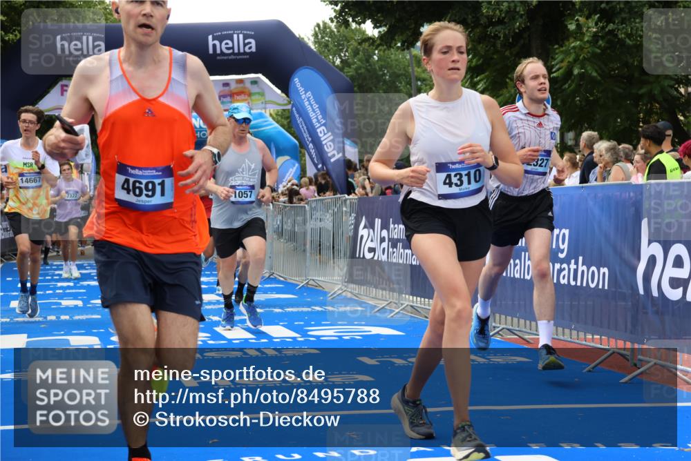 29.06.2025 - hella hamburg halbmarathon Strokosch-Dieckow http://msf.ph/oto/8495788 29.06.2025 10:44:26 Ziel 1057, 1468, 1902, 3305, 4310, 4691, 7191, 7322, 7710, 8928, 12327, 12554, 14464, 14667, 15862, 16803, 17097, 17729, 18765, 18806 meine-sportfotos.de