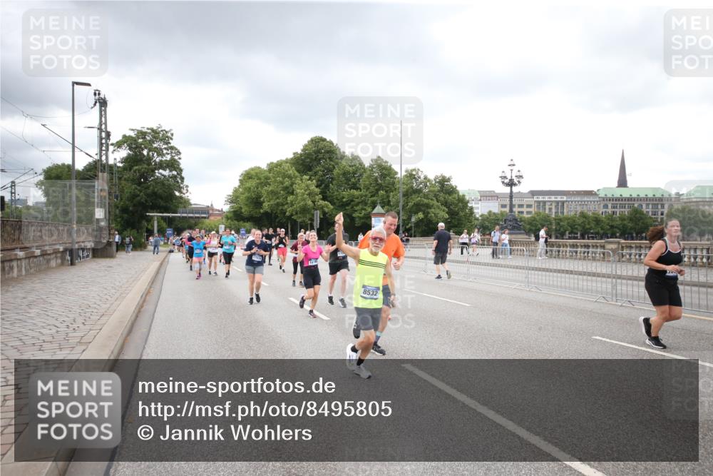 29.06.2025 - hella hamburg halbmarathon Jannik Wohlers http://msf.ph/oto/8495805 29.06.2025 10:55:33 Lombardsbrücke 1909, 2793, 3268, 4265, 4470, 4473, 4836, 4896, 5306, 5994, 6055, 6056, 6113, 6257, 6494, 6594, 7516, 7616, 7969, 8110, 8532, 8533, 9548, 9838, 9861, 9865, 10436, 10438, 10449, 10640, 11903, 11962, 11963, 12267, 13055, 13504, 13627, 14124, 14142, 14221, 14280, 14281, 14492, 15199, 15272, 15763, 15764, 16413, 16651, 16960, 17038, 17039, 17168, 18195, 18329 meine-sportfotos.de