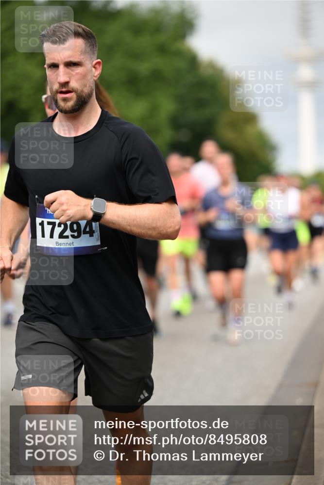 29.06.2025 - hella hamburg halbmarathon Dr. Thomas Lammeyer http://msf.ph/oto/8495808 29.06.2025 10:23:06 Kennedybrücke 1349, 1521, 1718, 2096, 2311, 2781, 3026, 3321, 3529, 3591, 3592, 4718, 4845, 5049, 5098, 5264, 5266, 5323, 5611, 5910, 6194, 6413, 6477, 6482, 7051, 7214, 7454, 7566, 7844, 8575, 8799, 9549, 9652, 9658, 9756, 9757, 9964, 10037, 10172, 10467, 10687, 10816, 11081 meine-sportfotos.de