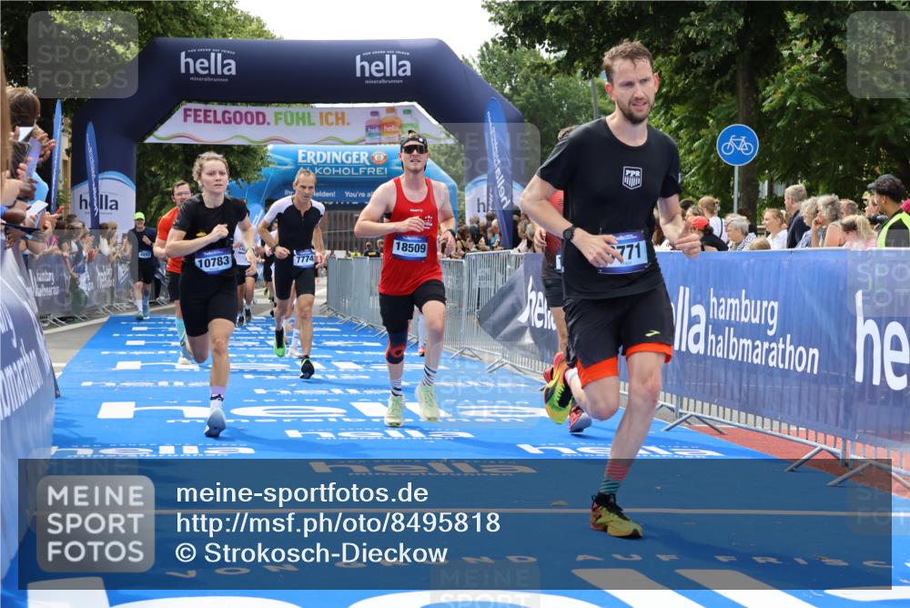29.06.2025 - hella hamburg halbmarathon Strokosch-Dieckow http://msf.ph/oto/8495818 29.06.2025 10:41:24 Ziel 1570, 2579, 2797, 3204, 4303, 4893, 5987, 6771, 7432, 7774, 7796, 8358, 10783, 12588, 13457, 13876, 14555, 16816, 17159, 17882, 18412, 18509, 18573, 18764 meine-sportfotos.de