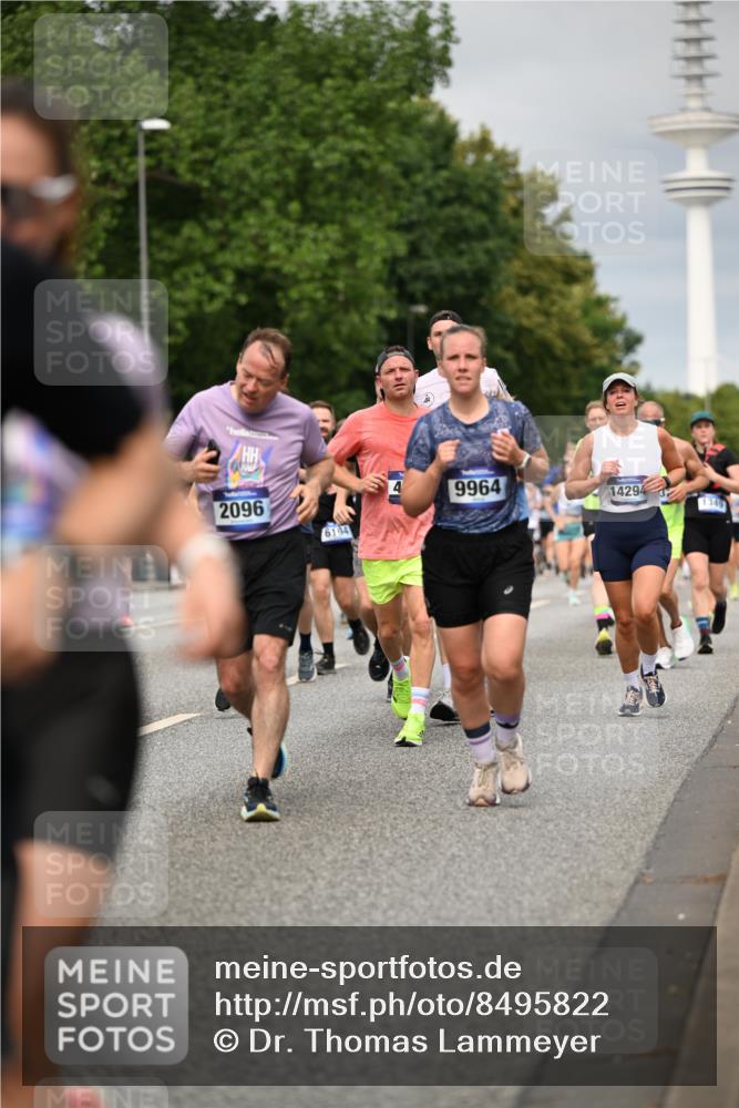 29.06.2025 - hella hamburg halbmarathon Dr. Thomas Lammeyer http://msf.ph/oto/8495822 29.06.2025 10:23:07 Kennedybrücke 1349, 1521, 1718, 2096, 2311, 2781, 3026, 3321, 3529, 3591, 3592, 4718, 4845, 5034, 5049, 5098, 5264, 5266, 5323, 5910, 6194, 6413, 6477, 6482, 7051, 7214, 7252, 7454, 7566, 7844, 8575, 8799, 9549, 9652, 9658, 9756, 9757, 9964, 10037, 10172, 10687, 10816, 11081 meine-sportfotos.de