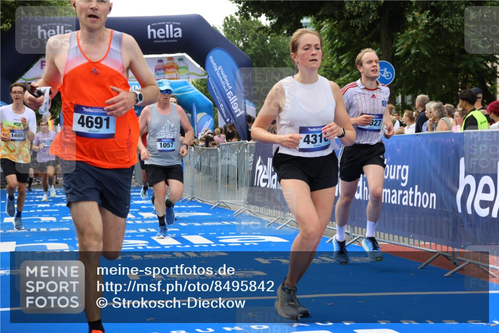 29.06.2025 - hella hamburg halbmarathon Strokosch-Dieckow http://msf.ph/oto/8495842 29.06.2025 10:44:26 Ziel 1057, 1468, 1902, 3305, 4310, 4691, 7191, 7322, 7710, 8928, 12327, 12554, 14464, 14667, 15862, 16803, 17097, 17729, 18765, 18806 meine-sportfotos.de