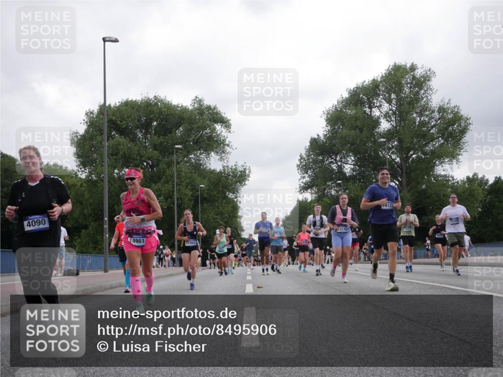 29.06.2025 - hella hamburg halbmarathon Luisa Fischer http://msf.ph/oto/8495906 29.06.2025 10:54:12 Kennedybrücke 4090, 18961, 11052, 3887, 13143, 4122, 13127, 13309, 4848, 5530, 6178, 7141, 9605 meine-sportfotos.de
