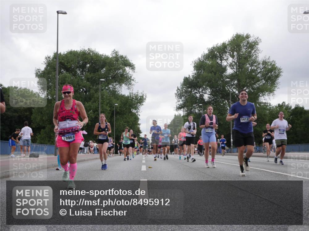 29.06.2025 - hella hamburg halbmarathon Luisa Fischer http://msf.ph/oto/8495912 29.06.2025 10:54:13 Kennedybrücke 18961, 7140, 11052, 13143, 14122, 9605, 13309, 2358, 2859, 4848, 5530, 6178, 7141, 9605 meine-sportfotos.de