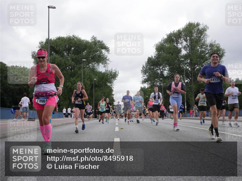 29.06.2025 - hella hamburg halbmarathon Luisa Fischer http://msf.ph/oto/8495918 29.06.2025 10:54:13 Kennedybrücke 1896, 11852, 3203, 7141, 14505, 13143, 14127, 13127, 13309, 2358, 2859, 4848, 5530, 6178, 7141, 9605 meine-sportfotos.de