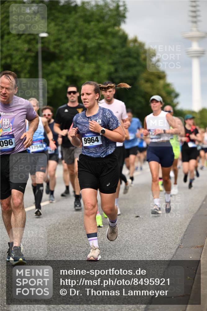 29.06.2025 - hella hamburg halbmarathon Dr. Thomas Lammeyer http://msf.ph/oto/8495921 29.06.2025 10:23:08 Kennedybrücke 1349, 1521, 1718, 2096, 2311, 2781, 3026, 3321, 3529, 3591, 3592, 4718, 4845, 5034, 5049, 5098, 5264, 5266, 5323, 5910, 6194, 6477, 6482, 7051, 7214, 7252, 7454, 7566, 7844, 8575, 8799, 9549, 9652, 9658, 9756, 9757, 9964, 10037, 10172, 10687, 10816, 11081 meine-sportfotos.de
